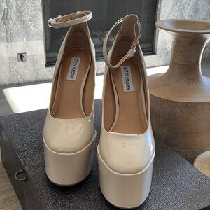 Steve Madden Skyrise Platform Heels NWT 7.5